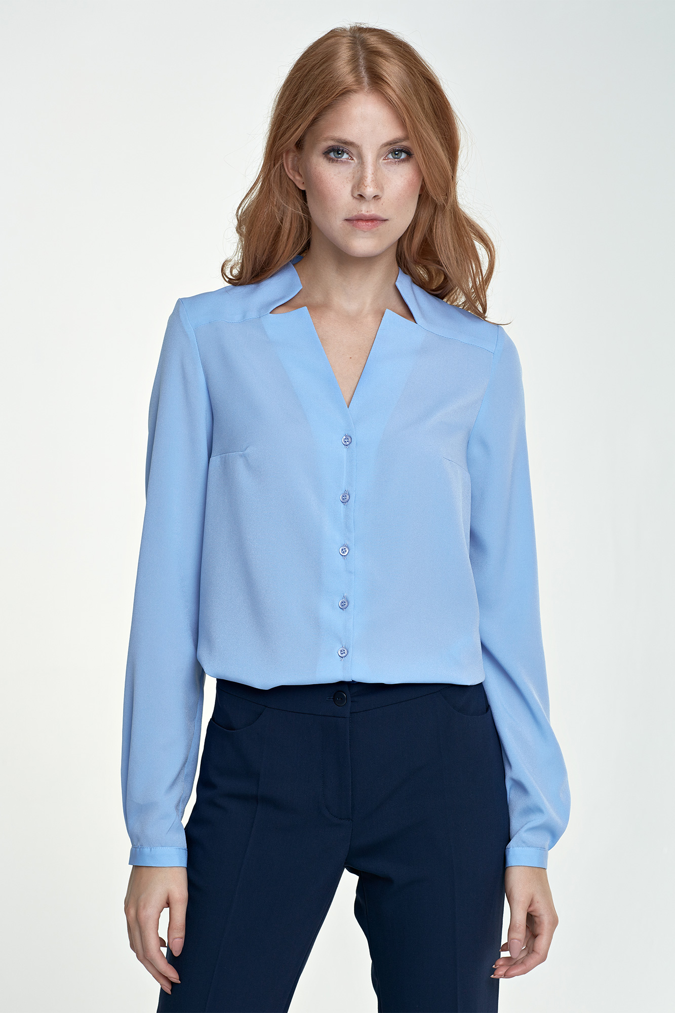 Голубая блузка женская